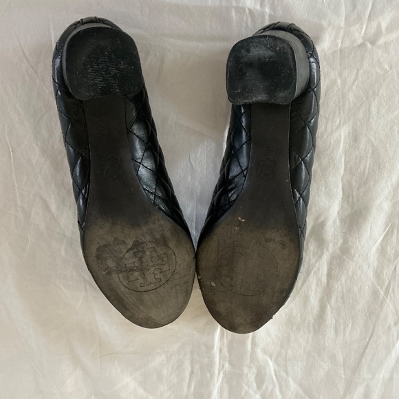 Tory Burch Black Quilted Leather Block Heels with Gold Cap Toe ( Size: 8) - Picture 5 of 5